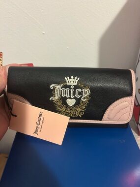 Juicy Couture Black Wallet with Pale Pink Trim and Gold Crest